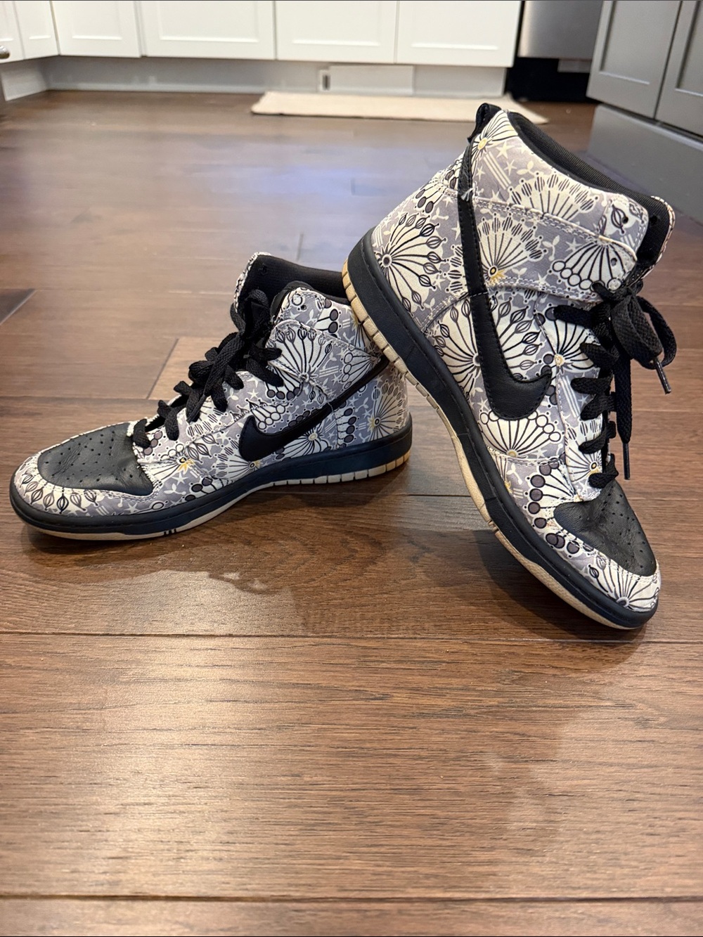 Nike Dunk High Skinny Prem Liberty of  London Size 9 - C39-305